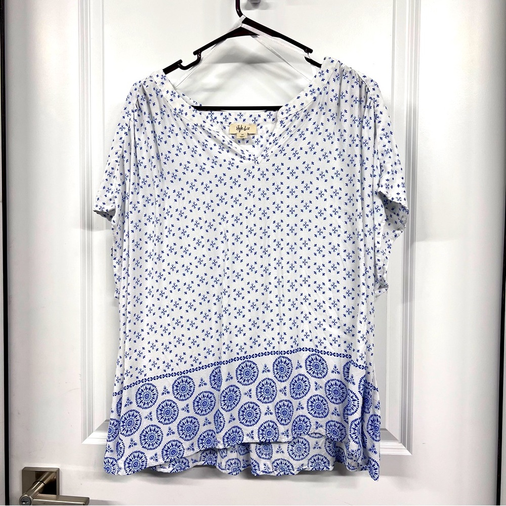 Cute white and blue blouse, size xl